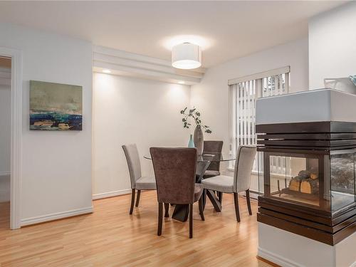 204-1225 Fort St, Victoria, BC - Indoor Photo Showing Dining Room