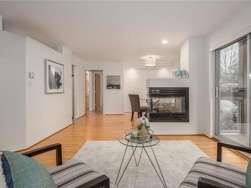 204-1225 Fort St, Victoria, BC - Indoor Photo Showing Living Room With Fireplace