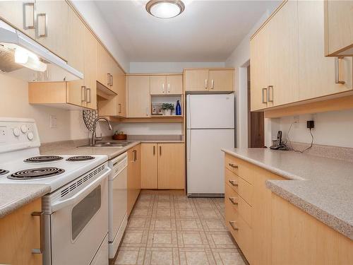 204-1225 Fort St, Victoria, BC - Indoor Photo Showing Kitchen