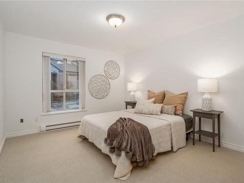 204-1225 Fort St, Victoria, BC - Indoor Photo Showing Bedroom