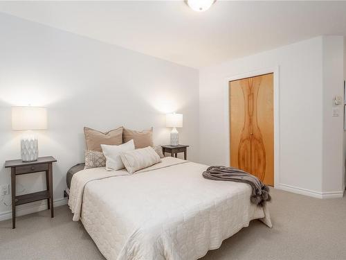 204-1225 Fort St, Victoria, BC - Indoor Photo Showing Bedroom