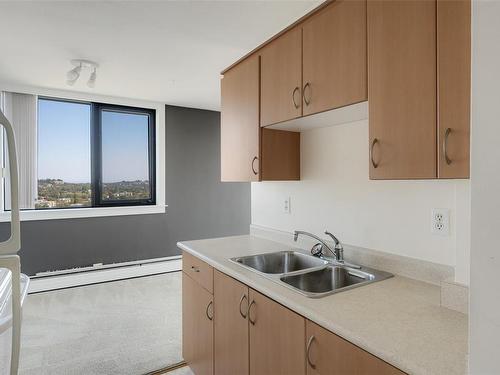 2106-647 Michigan St, Victoria, BC - Indoor Photo Showing Kitchen With Double Sink