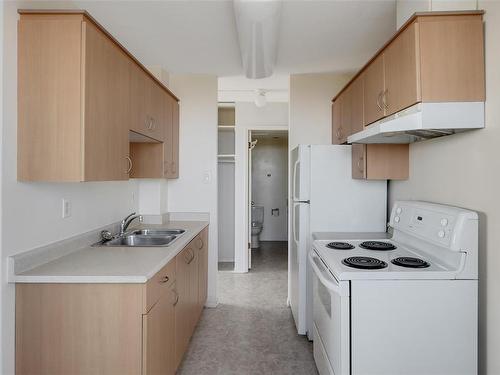 2106-647 Michigan St, Victoria, BC - Indoor Photo Showing Kitchen With Double Sink