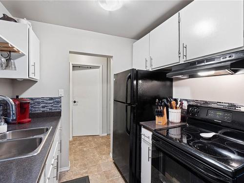 207-550 Bradley St, Nanaimo, BC - Indoor Photo Showing Kitchen With Double Sink