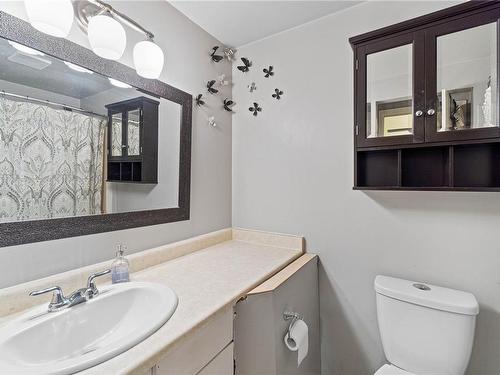 207-550 Bradley St, Nanaimo, BC - Indoor Photo Showing Bathroom