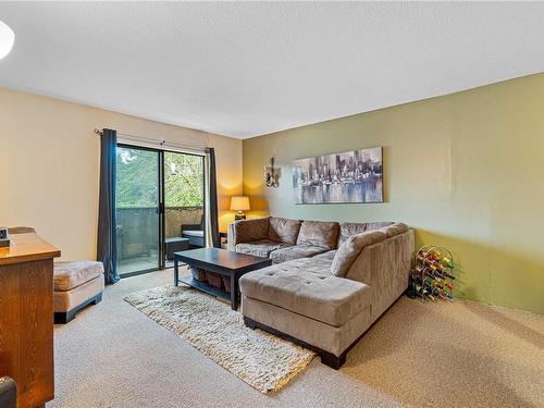 207-550 Bradley St, Nanaimo, BC - Indoor Photo Showing Living Room