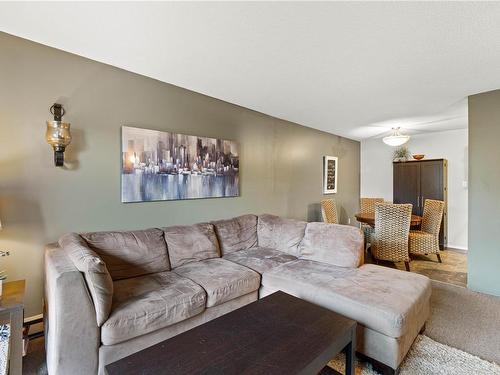 207-550 Bradley St, Nanaimo, BC - Indoor Photo Showing Living Room