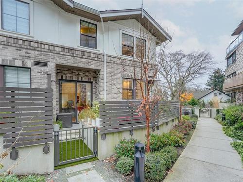 1030 Pentrelew Pl, Victoria, BC 