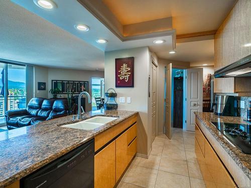 2003-154 Promenade Dr, Nanaimo, BC - Indoor Photo Showing Kitchen With Double Sink