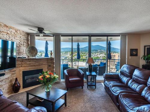 2003-154 Promenade Dr, Nanaimo, BC - Indoor Photo Showing Living Room With Fireplace