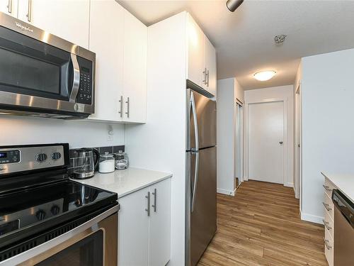 108-1944 Riverside Lane, Courtenay, BC - Indoor Photo Showing Kitchen