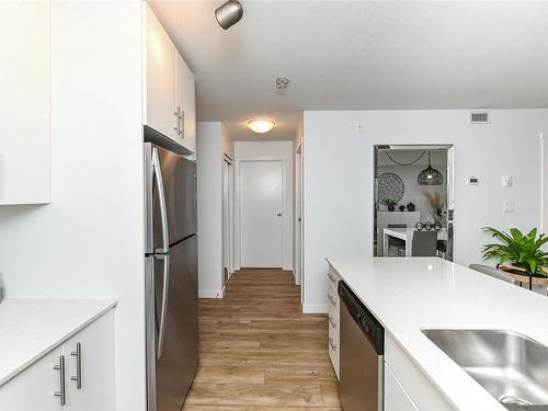 108-1944 Riverside Lane, Courtenay, BC - Indoor Photo Showing Kitchen