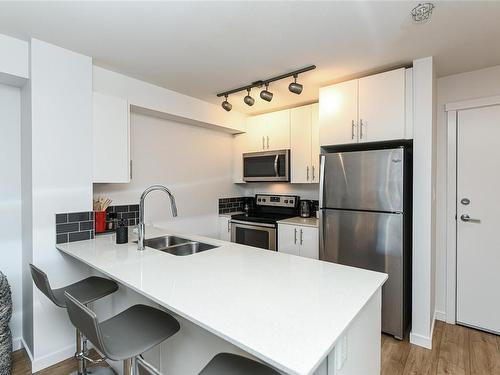 108-1944 Riverside Lane, Courtenay, BC - Indoor Photo Showing Kitchen With Double Sink With Upgraded Kitchen