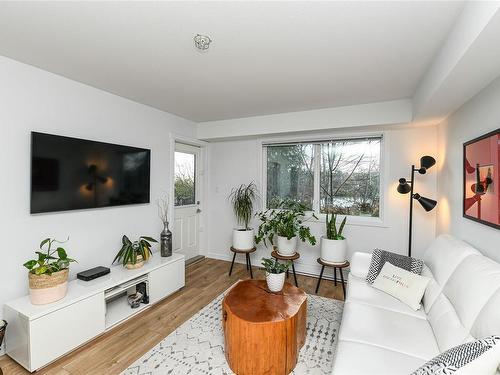 108-1944 Riverside Lane, Courtenay, BC - Indoor Photo Showing Living Room