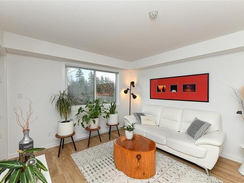 108-1944 Riverside Lane, Courtenay, BC - Indoor Photo Showing Living Room