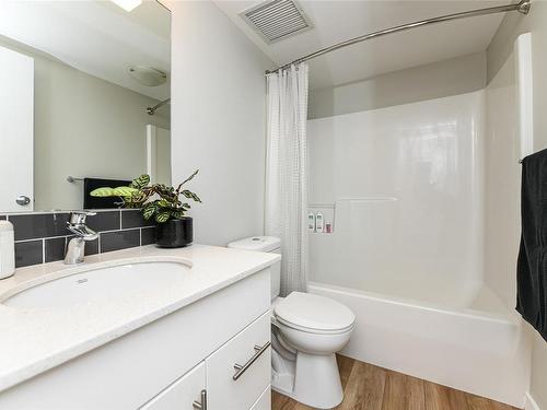 108-1944 Riverside Lane, Courtenay, BC - Indoor Photo Showing Bathroom