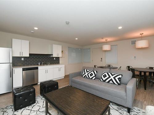 108-1944 Riverside Lane, Courtenay, BC - Indoor Photo Showing Kitchen