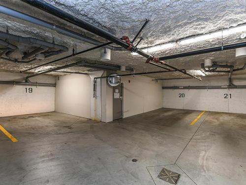 108-1944 Riverside Lane, Courtenay, BC - Indoor Photo Showing Garage