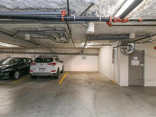 108-1944 Riverside Lane, Courtenay, BC - Indoor Photo Showing Garage