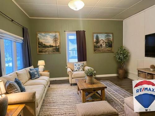 512 Armit Avenue, Fort Frances, ON - Indoor Photo Showing Living Room