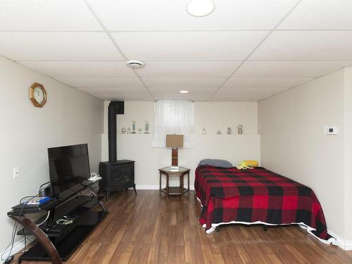 1409 Francis Street W, Thunder Bay, ON - Indoor Photo Showing Bedroom