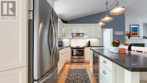 8846 Timberwood Trail, Lambton Shores (Grand Bend), ON - Indoor Photo Showing Kitchen With Upgraded Kitchen