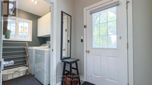 8846 Timberwood Trail, Lambton Shores (Grand Bend), ON - Indoor Photo Showing Laundry Room