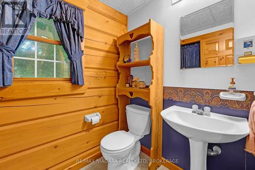 8 Four Mile Creek Road, Niagara-On-The-Lake (105 - St. Davids), ON - Indoor Photo Showing Bathroom