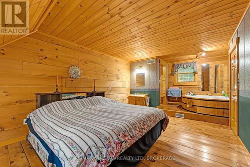 8 Four Mile Creek Road, Niagara-On-The-Lake (105 - St. Davids), ON - Indoor Photo Showing Bedroom