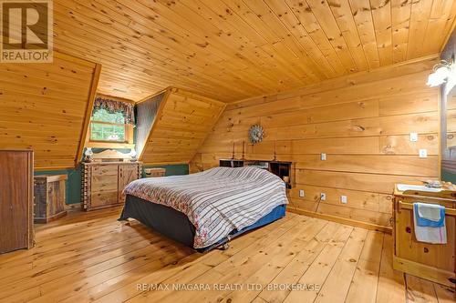 8 Four Mile Creek Road, Niagara-On-The-Lake (105 - St. Davids), ON - Indoor Photo Showing Bedroom