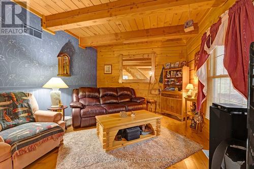 8 Four Mile Creek Road, Niagara-On-The-Lake (105 - St. Davids), ON - Indoor Photo Showing Living Room