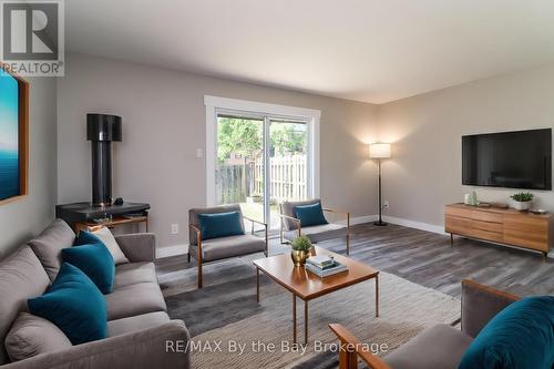 602 Tenth Street, Collingwood, ON - Indoor Photo Showing Living Room