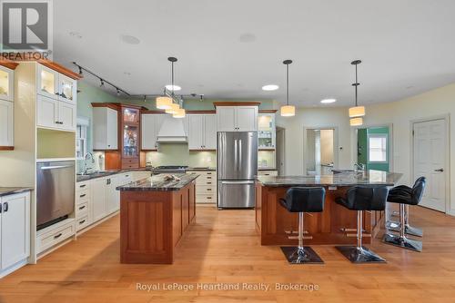 221 John Street, Minto (Harriston), ON - Indoor Photo Showing Kitchen With Upgraded Kitchen