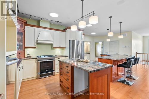 221 John Street, Minto (Harriston), ON - Indoor Photo Showing Kitchen With Upgraded Kitchen