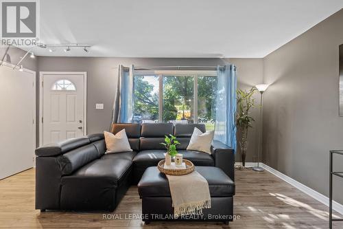 1289 Jalna Boulevard, London, ON - Indoor Photo Showing Living Room