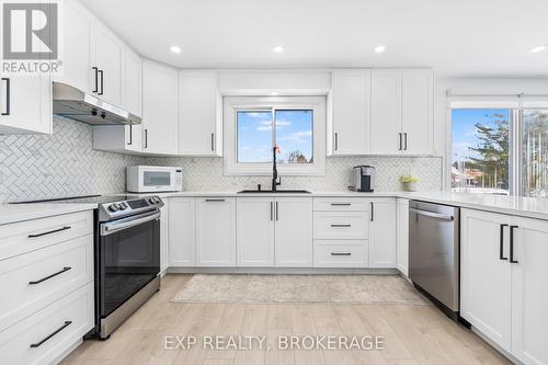 72 Willowbank Road W, Gananoque, ON - Indoor Photo Showing Kitchen With Upgraded Kitchen