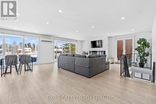 72 Willowbank Road W, Gananoque, ON - Indoor Photo Showing Living Room