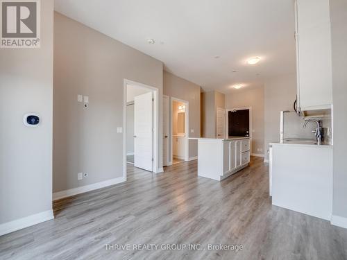 632 - 102 Grovewood Common, Oakville, ON - Indoor Photo Showing Kitchen