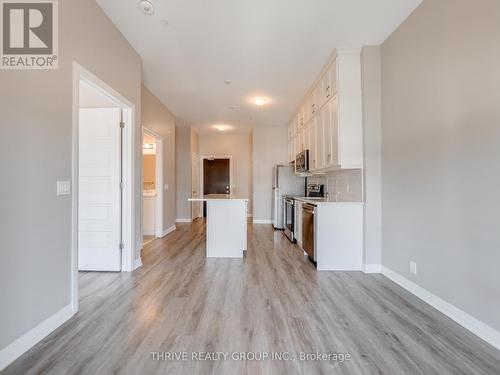 632 - 102 Grovewood Common, Oakville, ON - Indoor Photo Showing Kitchen