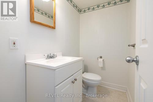 121 Forks Road, Welland (774 - Dain City), ON - Indoor Photo Showing Bathroom