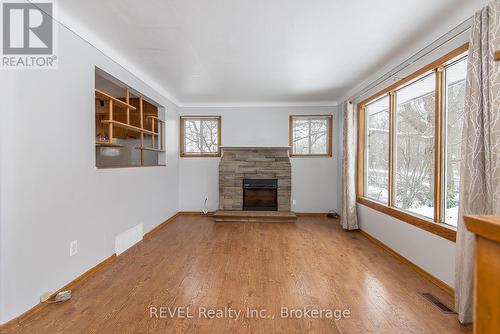 121 Forks Road, Welland (774 - Dain City), ON - Indoor With Fireplace