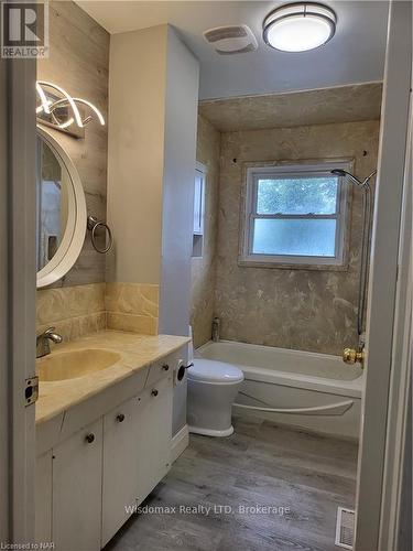 22 Willowdale Avenue, St. Catharines, ON - Indoor Photo Showing Bathroom