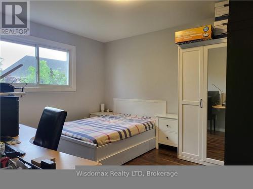 22 Willowdale Avenue, St. Catharines, ON - Indoor Photo Showing Bedroom