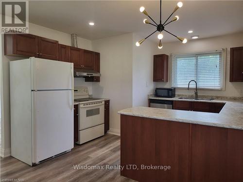 22 Willowdale Avenue, St. Catharines, ON - Indoor Photo Showing Kitchen With Double Sink