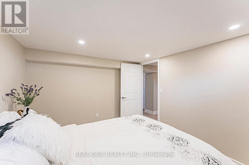 127 Cascade Circle, Richmond Hill, ON - Indoor Photo Showing Bedroom