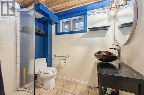 1197 Indian Road North, Sarnia, ON - Indoor Photo Showing Bathroom