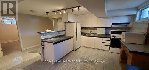 Lower - 3 Pottery Crescent, Brampton, ON - Indoor Photo Showing Kitchen