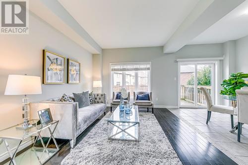 114 Vinton Road, Hamilton, ON - Indoor Photo Showing Living Room