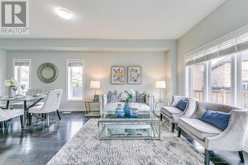 114 Vinton Road, Hamilton, ON - Indoor Photo Showing Living Room