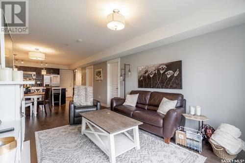 117 5301 Universal Crescent, Regina, SK - Indoor Photo Showing Living Room